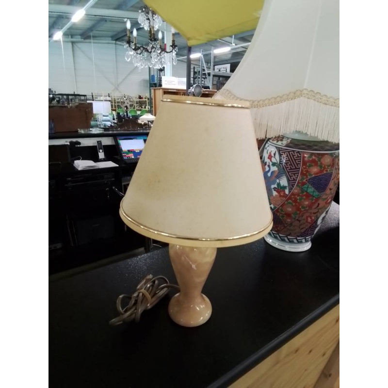 LAMPE ALBATRE AJ OCRE LISERÉ DORÉ 
