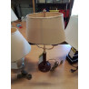 LAMPE COLONNE RESINE GRENAT ET LAITON AJ ECRU LISERÉ DORÉ 2 FEUX 