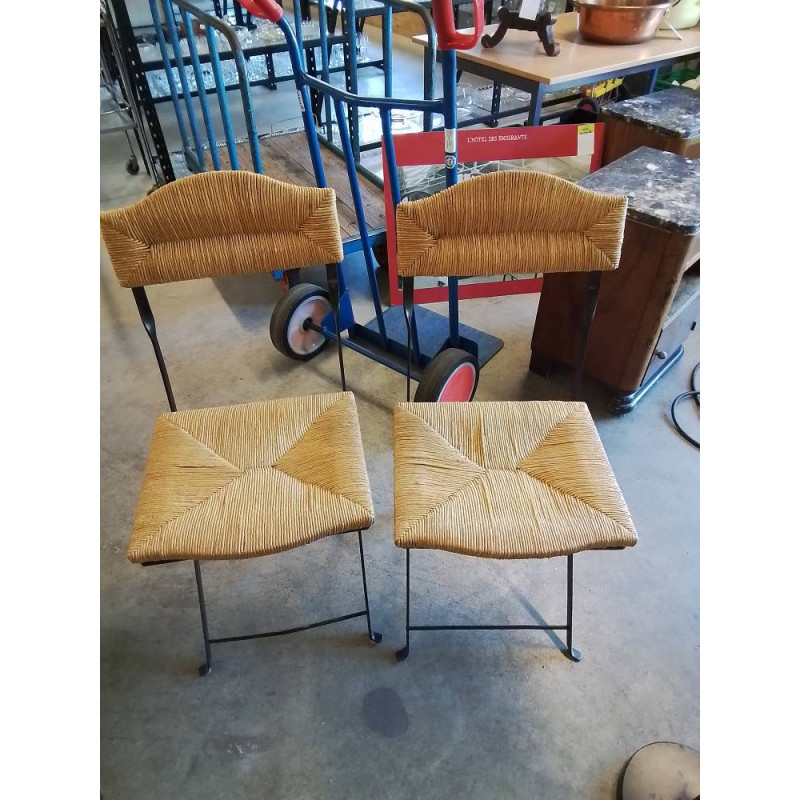 PAIRE DE CHAISES PIÈTEMENT FER FORGÉ NOIR ASSISE ET DOSSIER PAILLÉ 