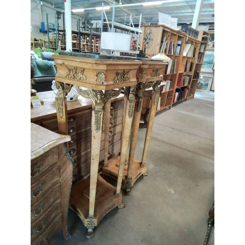 PAIRE DE PIEDESTALS BOIS GARNITURES BRONZE DESSUS MARBRE