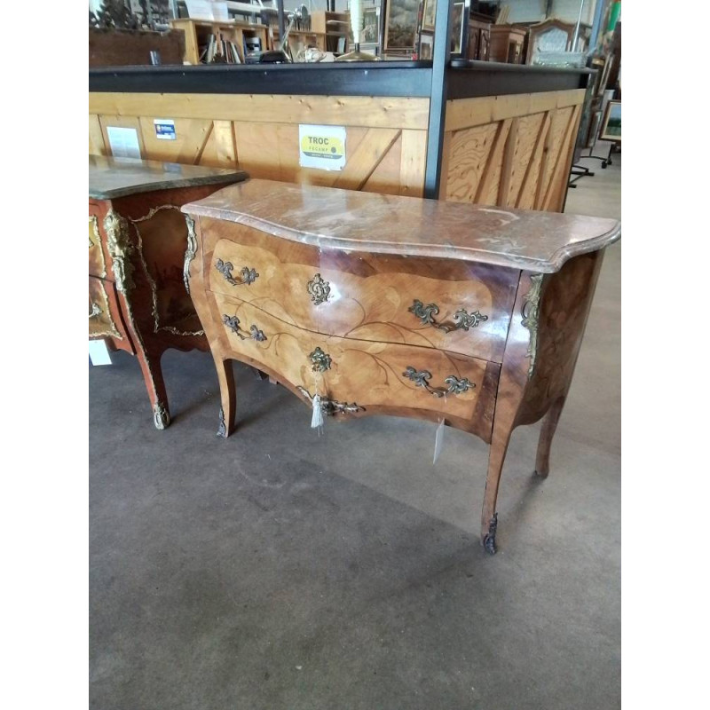 COMMODE CINTREE  STYLE LOUIS XV MARQUETERIE FERRURES BRONZE