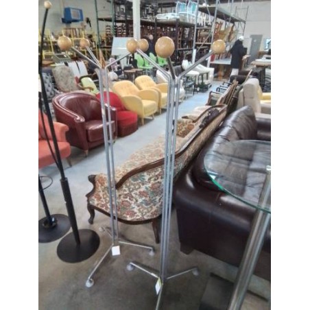 PERROQUET MÉTAL GRIS TRIPODE 3 PATÈRES BOULES BOIS 
